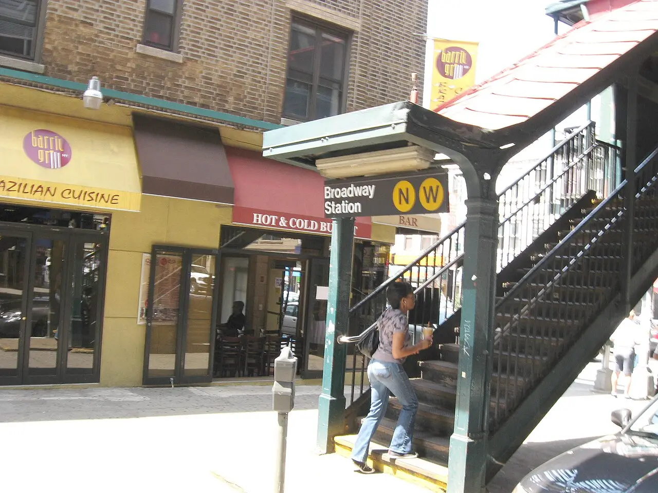 The street outside Daly's Pub in Astoria