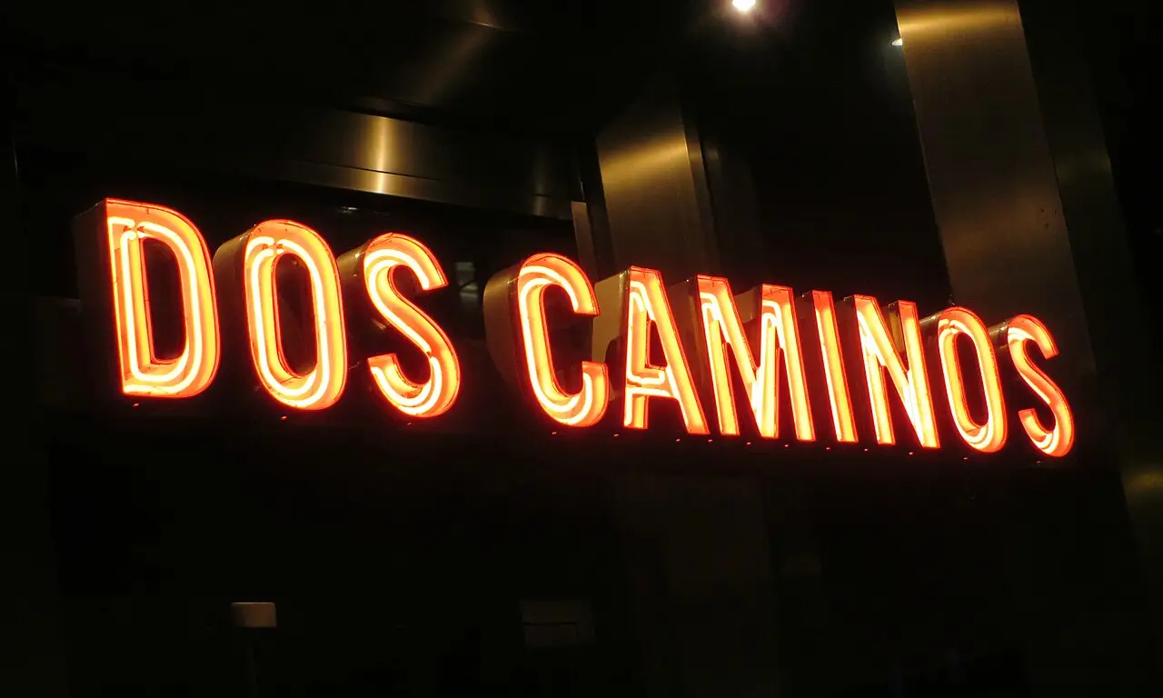 Dos Caminos (12352834905)