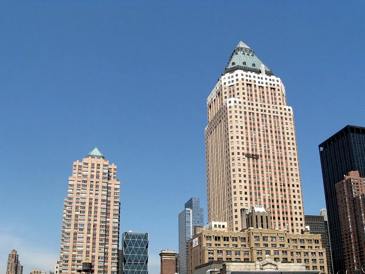 South side of Worldwide Plaza bldgs 2008 jeh