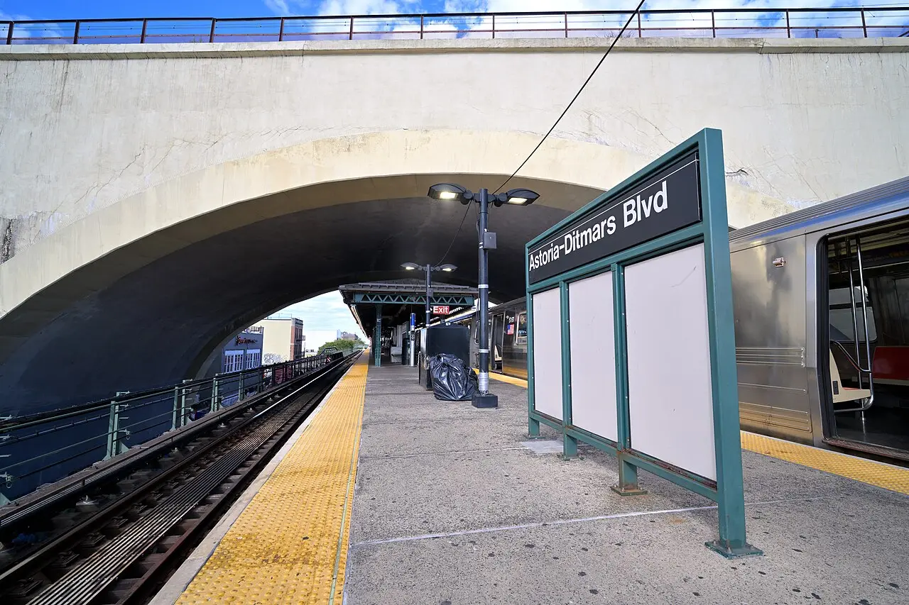 Astoria-Ditmars Boulevard station August 2025 2