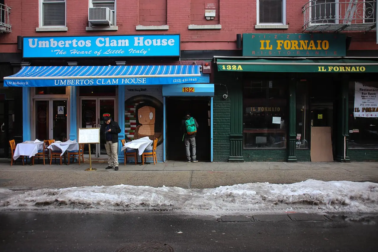 Umbertos Clam House, Nolita: Umbertos Clam House and Il Fornaio (12669747164)