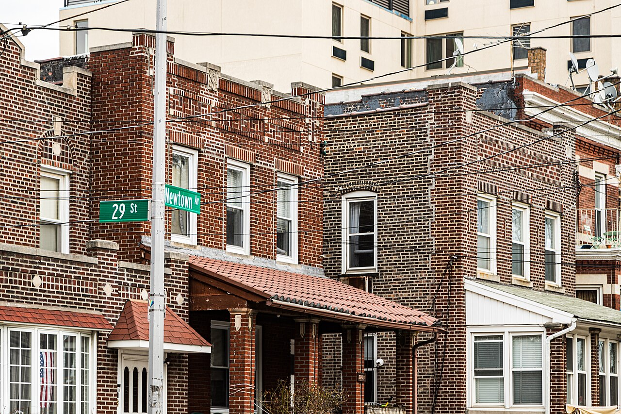 Astoria, Queens: 2023-02-12-Newtown Ave 29th St