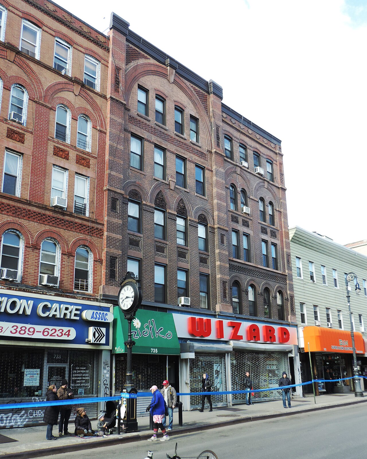 Greenpoint, Brooklyn: 735 Manhattan Av Grnpt jeh